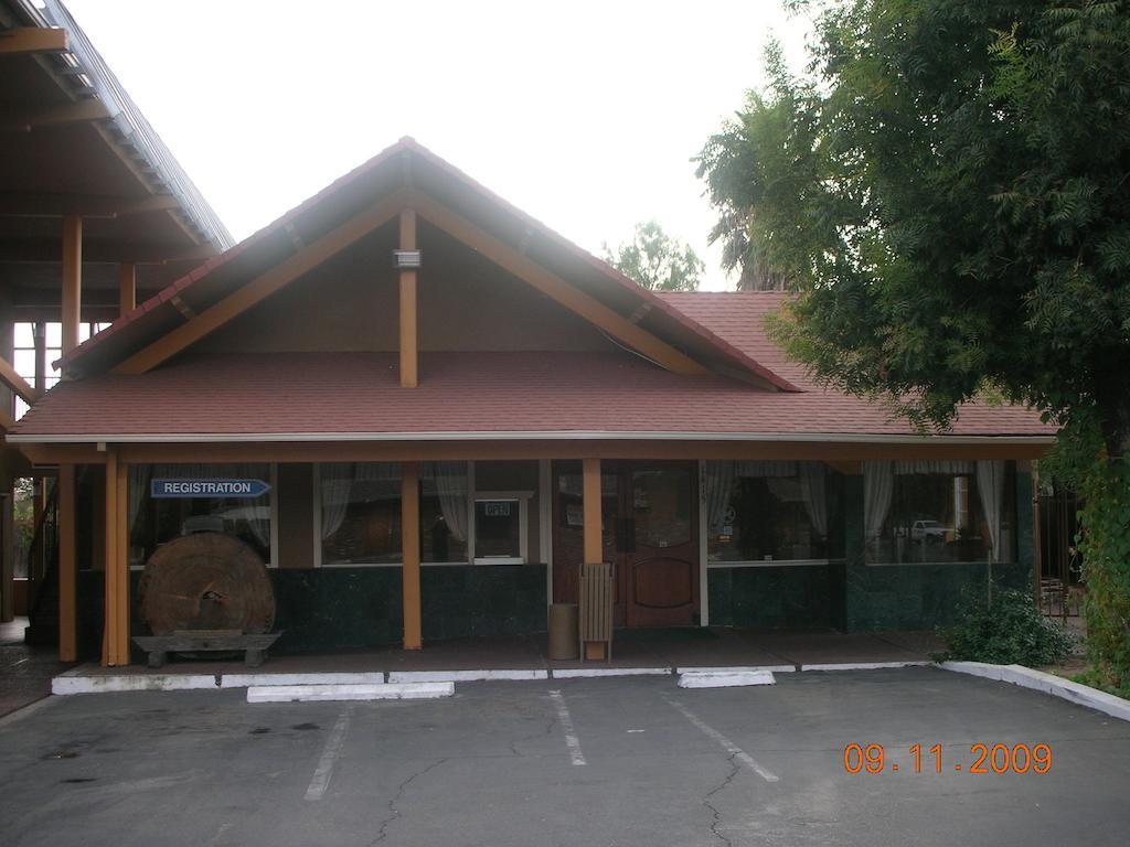Parkside Inn Фресно Екстер'єр фото